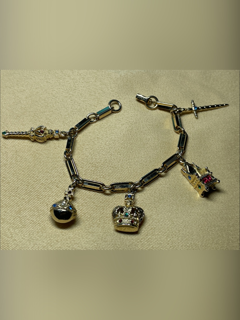 Rare Vintage Coro GoldTone Charm Bracelet Coronation/Royal Inspired Like New - Picture 3 of 16